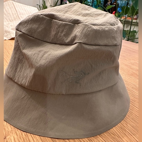 Arc’teryx Lightweight bucket hat - Tan/khaki - Picture 4 of 5